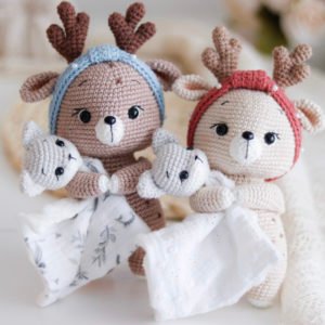 Patron au crochet pour faire le renne de noel. Avec 18 pages au format PDF, vous retrouverez toutes les instruction pour réaliser cet amigurumi au crochet.