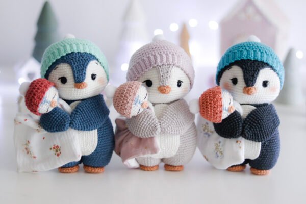 Kit au crochet pour faire le manchot pingouin de noel. Avec 18 pages au format PDF, vous retrouverez toutes les instructions pour réaliser cet amigurumi au crochet.